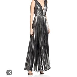 Aidan by Aidan Mattox
Plunging Foiled-Chiffon Gown size 6 *NEW*